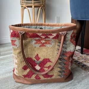 Bohemian Patagonia looking tote bag. Cute and spacious.